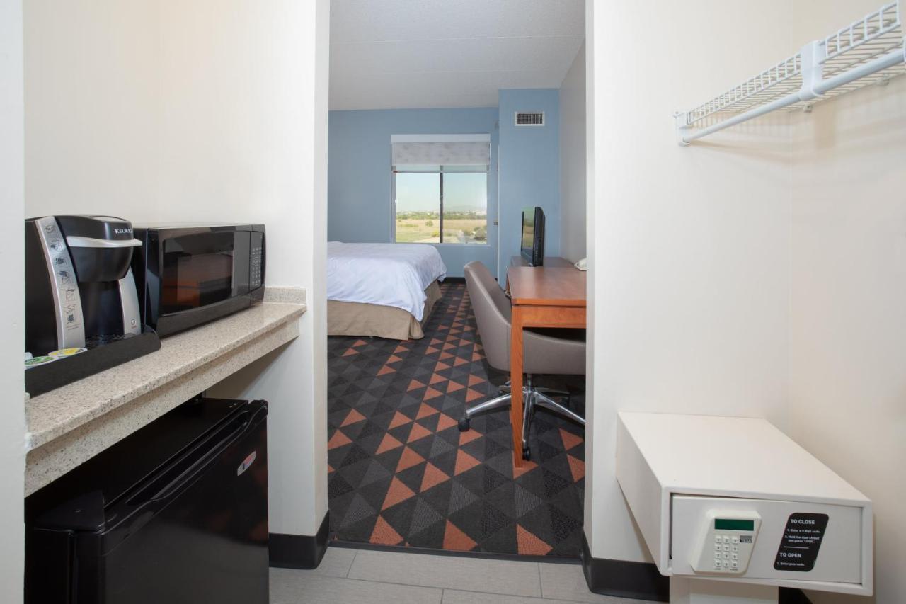 Holiday Inn & Suites Goodyear - West Phoenix Area By Ihg Экстерьер фото