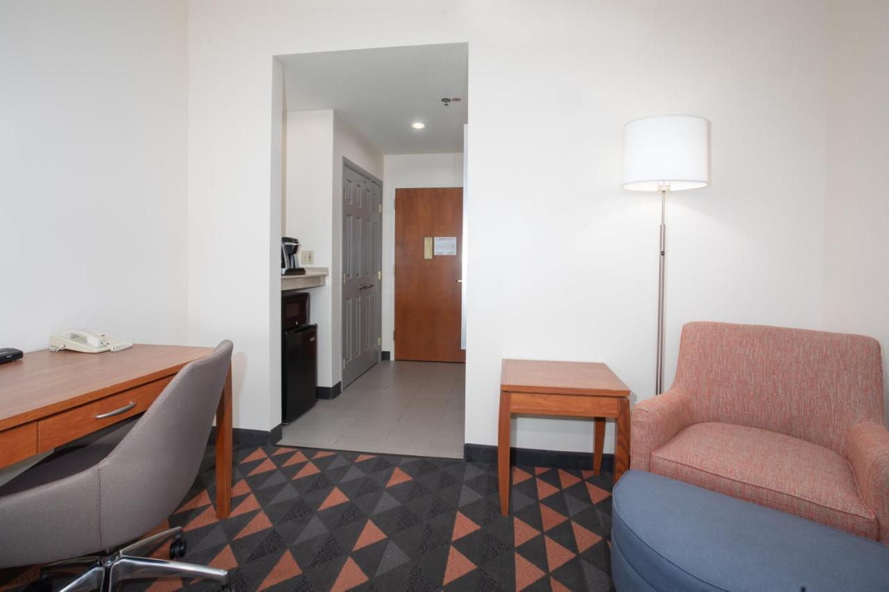 Holiday Inn & Suites Goodyear - West Phoenix Area By Ihg Экстерьер фото